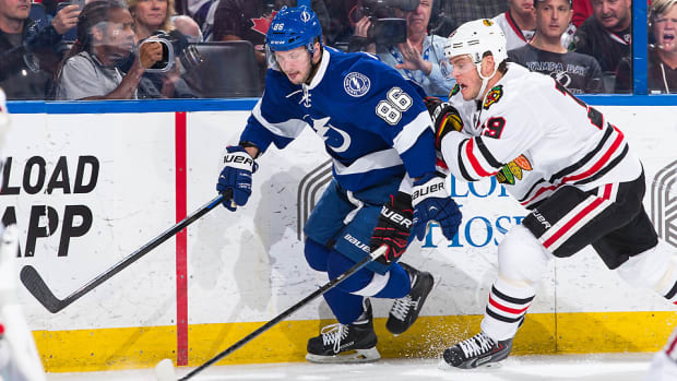 lightning-blackhawks.jpg
